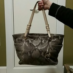 Micheal kors purse