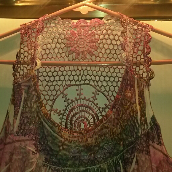 💖 💕MUST SELL ! 💖💕Adorable summer top!!💖💕 - Picture 2 of 4