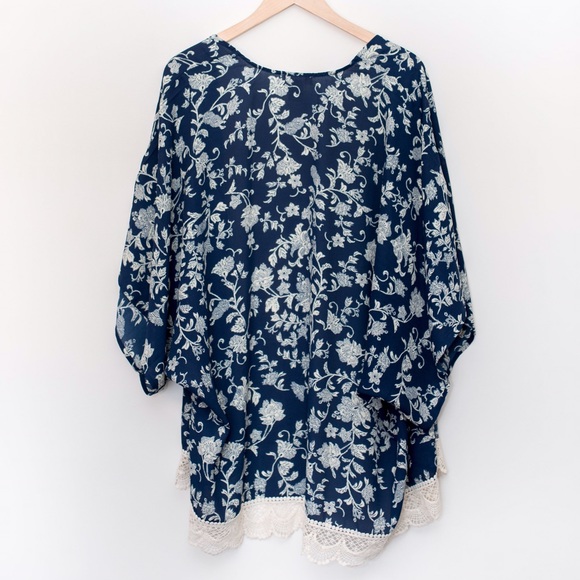 Printed Kimono With Lace - Picture 2 of 2