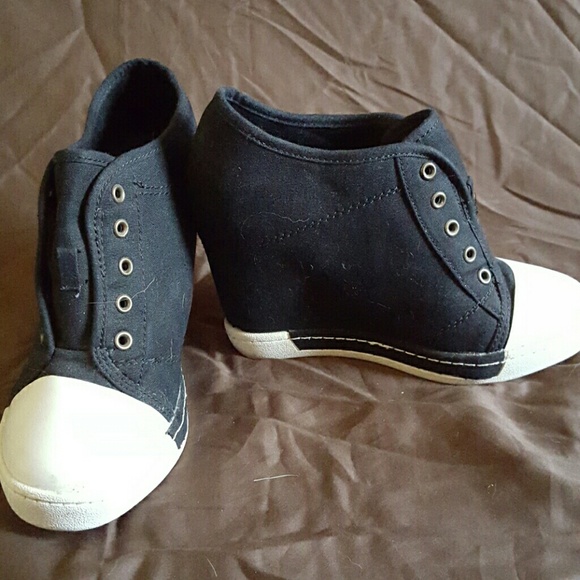 Wild Diva knock off cons wedges