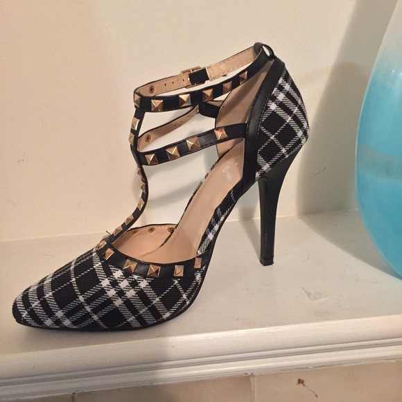 Rue21 Shoes - 🎉💕HP💕🎉Brand new black and white plaid 5 inches