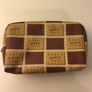 Q-Pot Cosmetic Pouch