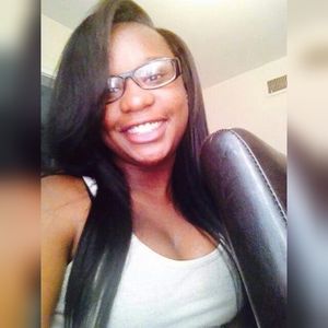 Meet your Posher, Cyntrailla