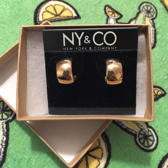🌺 NY & CO Pierced Earrings