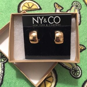🌺 NY & CO Pierced Earrings