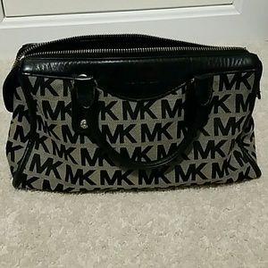 Micheal kors hand purse
