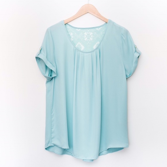 Tops - 🎉CCO🎉 MUST HAVE plus size top