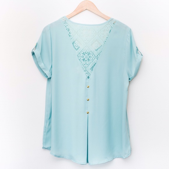 🎉CCO🎉 MUST HAVE plus size top - Picture 2 of 2