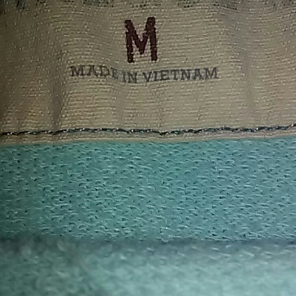 Long Sleeve Low Shoulder CropTop Hollister Shirt - Picture 3 of 4