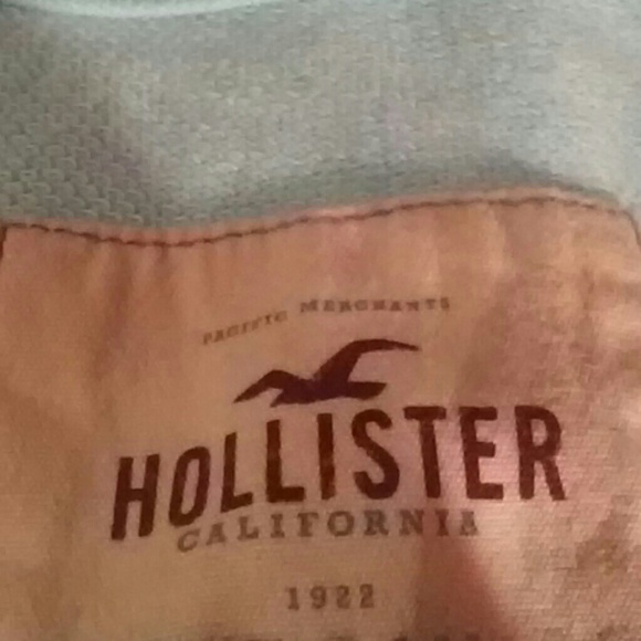 Long Sleeve Low Shoulder CropTop Hollister Shirt - Picture 4 of 4