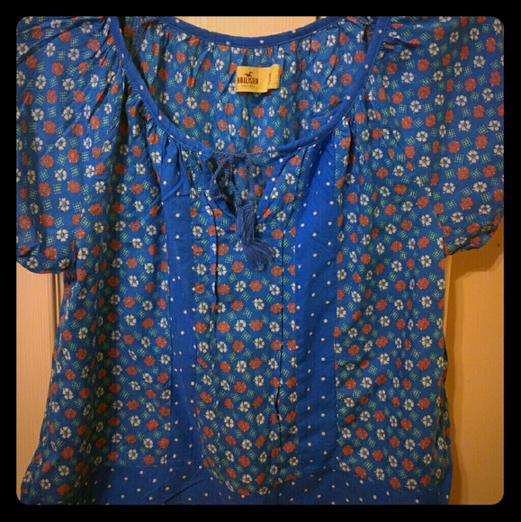 Hollister top