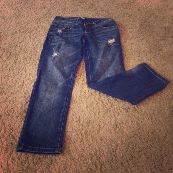 Aeropostale Ripped Capri