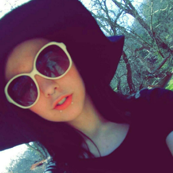 Meet your Posher, Destiney