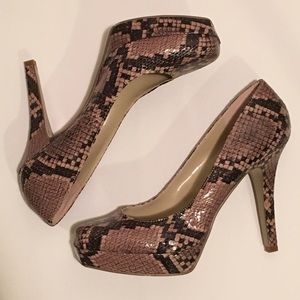 NINE WEST snake skin pumps