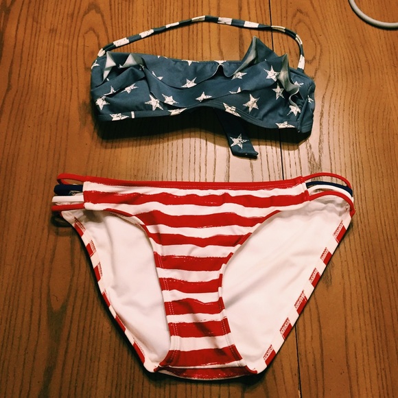 Adorable swimsuit!!😍😍