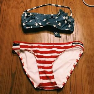 Adorable swimsuit!!😍😍