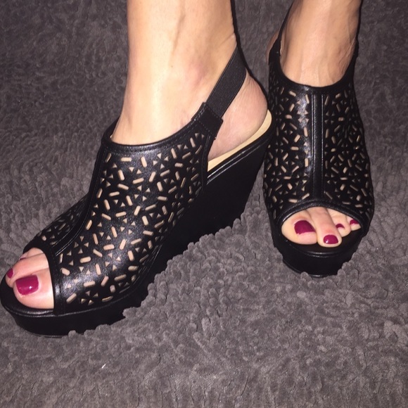 Chinese Laundry Shoes - Detailed Chinese Laundry Black Wedges!