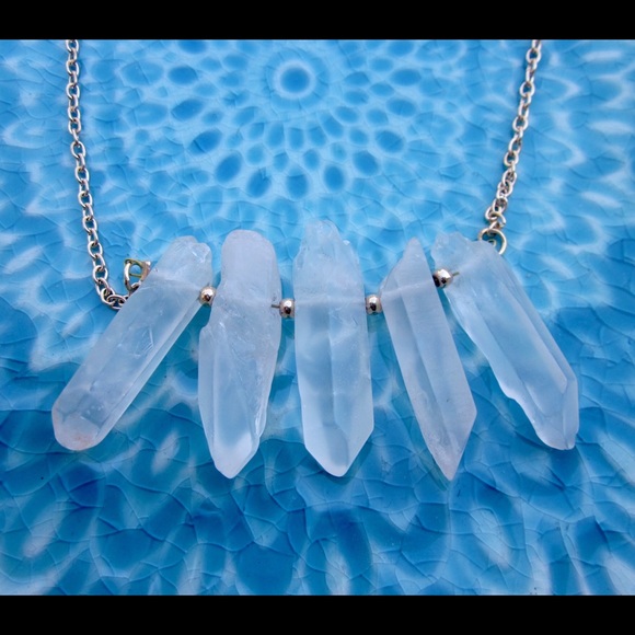 Crystal & Gold Necklace! β¨Host Pick! - Picture 3 of 4