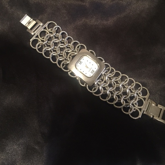 ⚪️Wonderful jeweled bracelet watch from Chico's⚪️