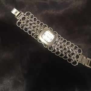 ⚪️Wonderful jeweled bracelet watch from Chico's⚪️