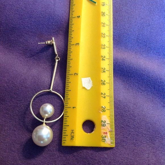 Pearl Drop Hoop Earrings 🎀 - Picture 2 of 3