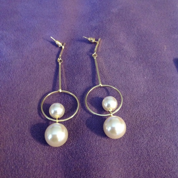 Pearl Drop Hoop Earrings 🎀 - Picture 3 of 3