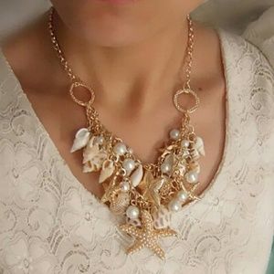 Gold pearl seashell pendant collar necklace