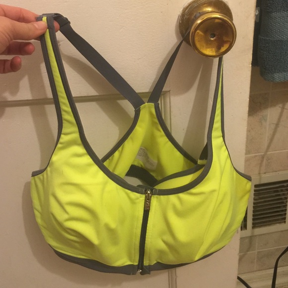 36C VS Knockout sports bra
