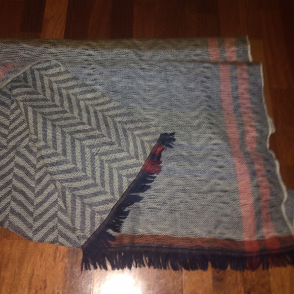 Reversible blanket scarf