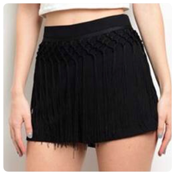 💥CLEARANCE SALE! Sassy Fringe Shorts - Picture 2 of 3