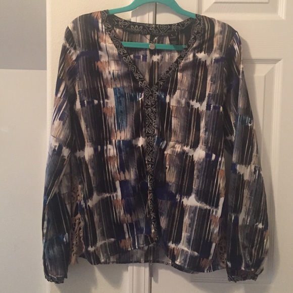 BKE Tops - Contemporary blouse