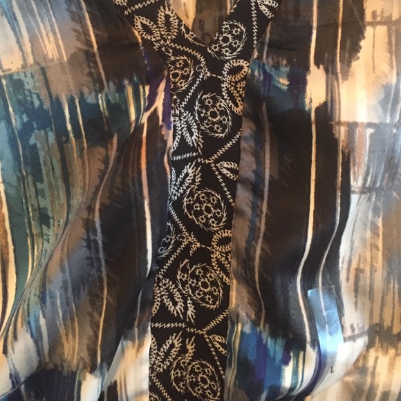 Contemporary blouse - Picture 2 of 4