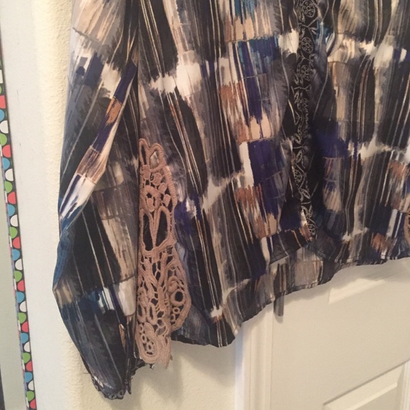 Contemporary blouse - Picture 4 of 4