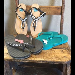 Bundle of flip flops!