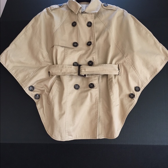 Beige/brown button Cape