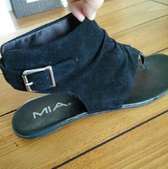 Mia gladiator flats