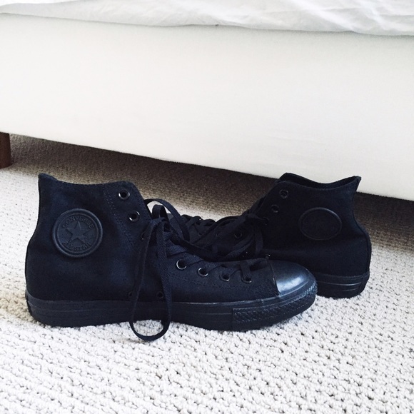 ❌SOLD❌All Black Converse - Picture 2 of 4