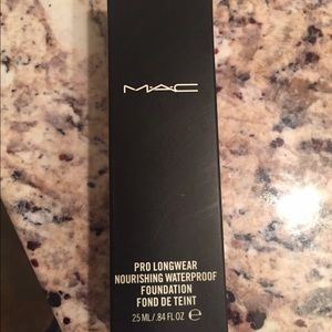 MAC PRO LONGWEAR FOUNDATION NC 15