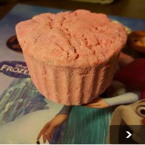 Lush melting marshmallow bath melt