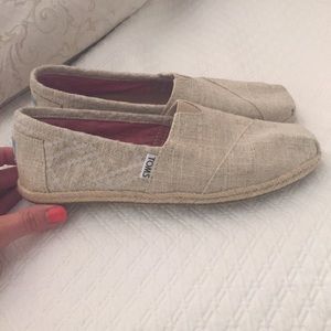 Toms Linen Shoe. Oatmeal color