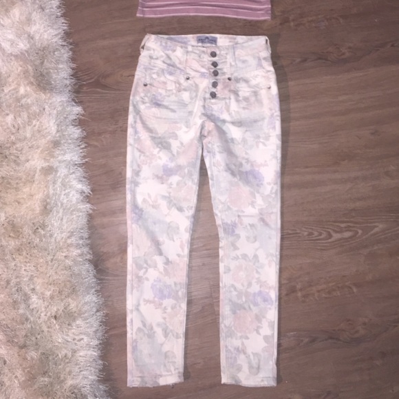 CUTEST Pastel Floral High Waist Skinny Jeans!!