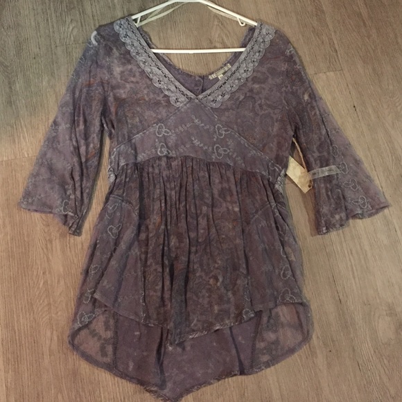NWT Gimmicks by Buckle blouse