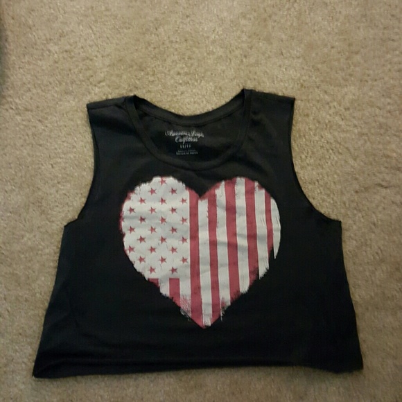 Loose fitting crop top from American Eagle. - Picture 2 of 2