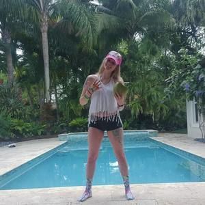 Meet your Posher, Emilie