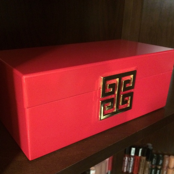 Jewelry box