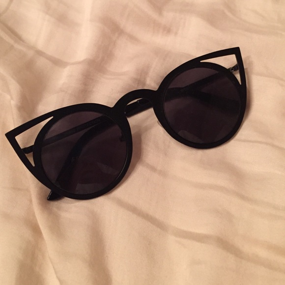 Cat eye later cutout sunglasses