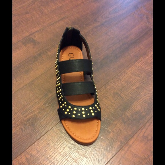 🆕Bella Stylish Sandals - Picture 1 of 4