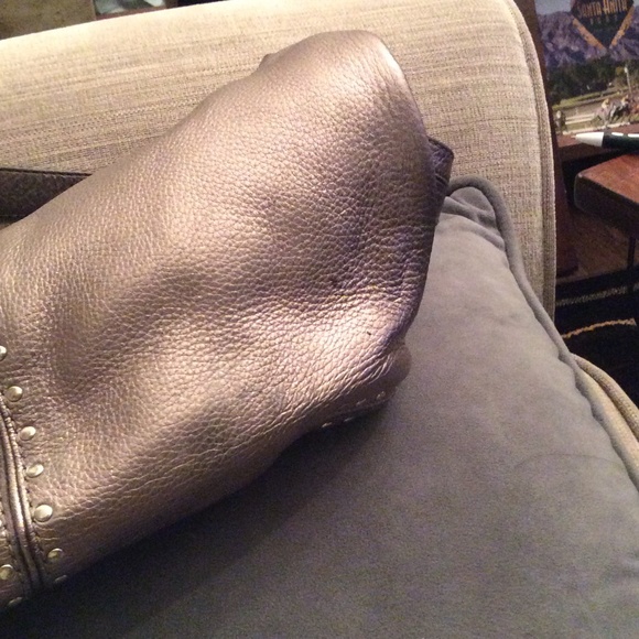Michael kors purse. Few scratches - Picture 2 of 3