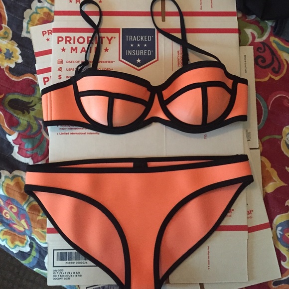 Triangl swim suit - Picture 1 of 4