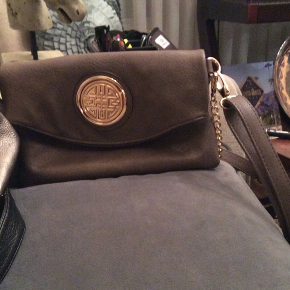 Cross body - Picture 2 of 2